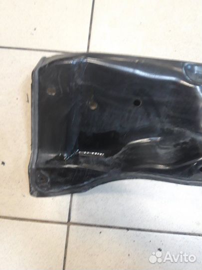 Водосток лобового стекла Volkswagen Polo