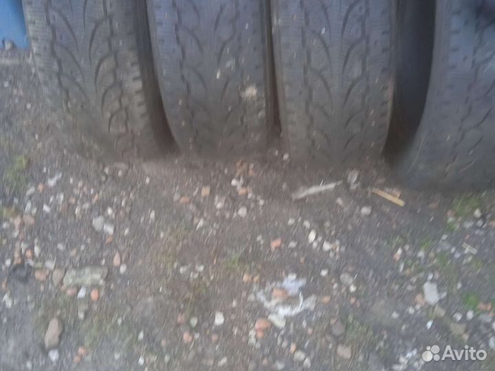 Зимние шины 215/65/16