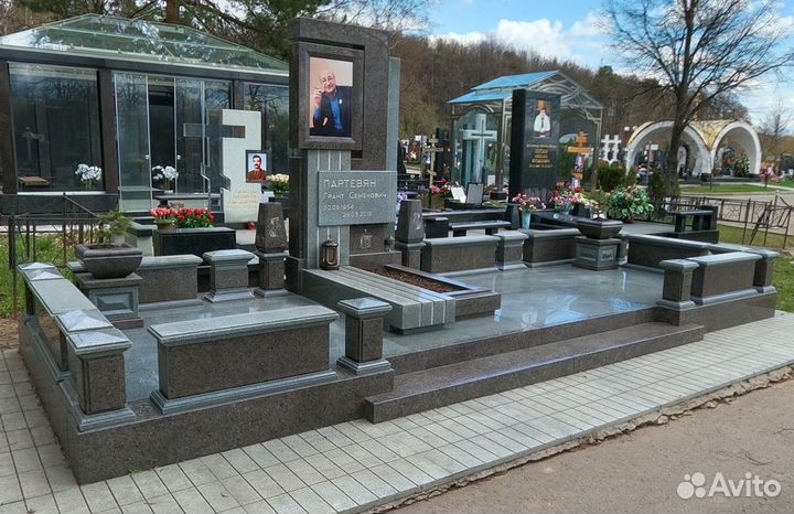 Изготовление памятников и мемориальных комплексов