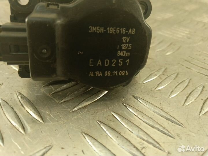 Моторчик привода заслонок отопителя Ford Kuga