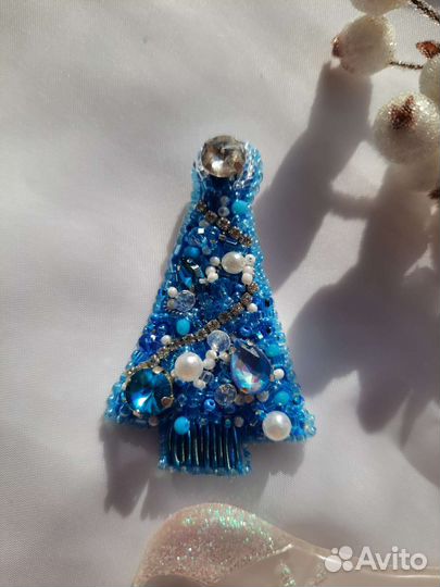 Брошь из бисера Ёлочка бирюзовая