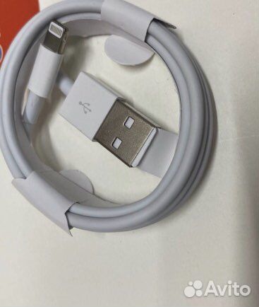 Провод для зарядки на iPhone