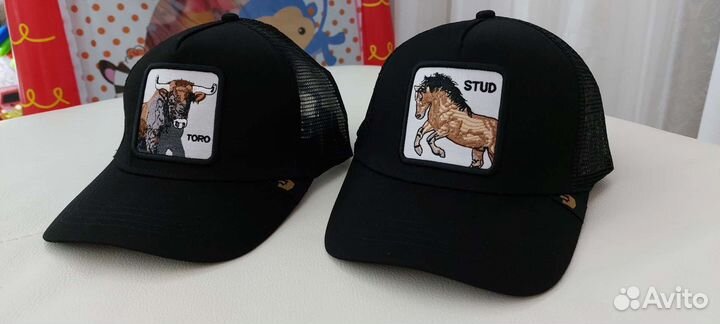 Бейсболка Goorin Bros сетка с лошадью и быком