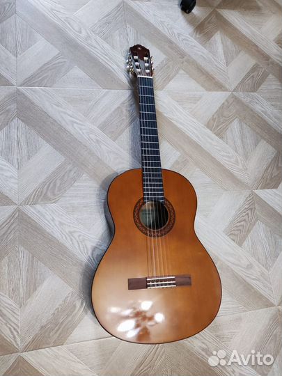 Продаю новую гитару yamaha c40