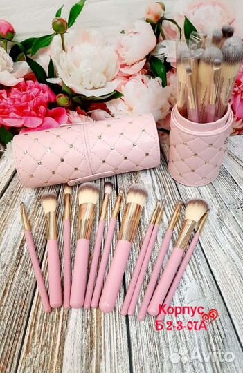 Кисти для макияжа в футляре