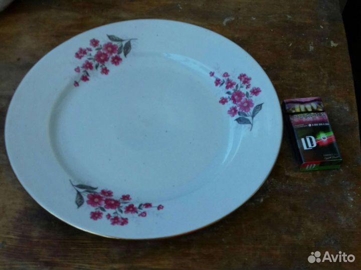 Блюдце большое (пачка сигарет для примера)