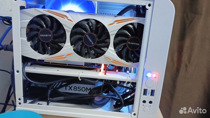 Игровой компьютер в стиле White