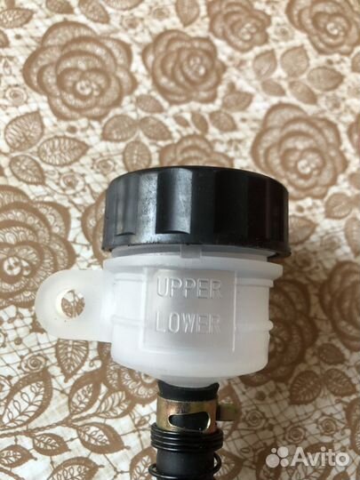 Бачек для тормозной жидкости мотоцикла