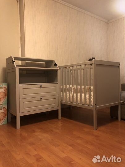 Пеленальный комод, кроватка IKEA Сундвик