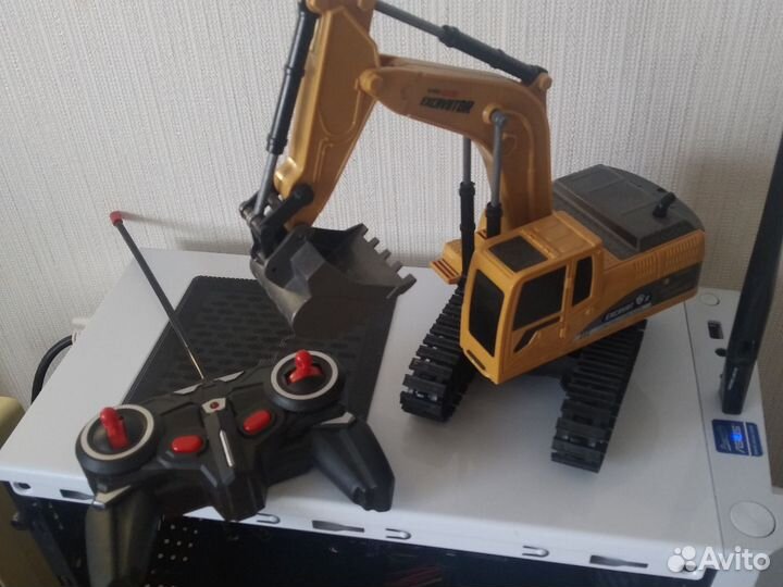 Экскаватор гусеничный игрушка