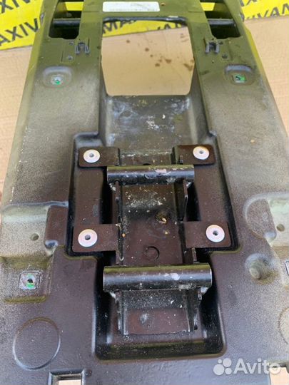 Кронштейн Mercedes R-Class W251 3.0 OM642 2006