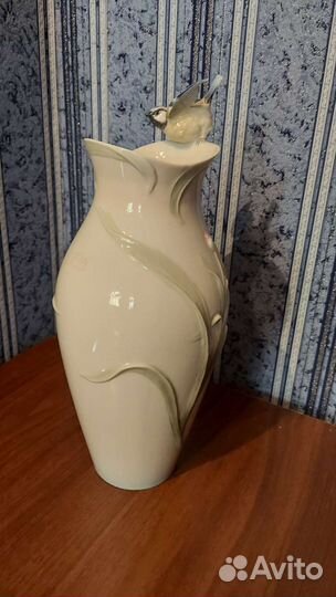 Ваза фарфоровая