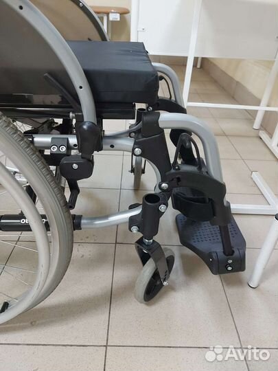Кресло-коляска для инвалидов 