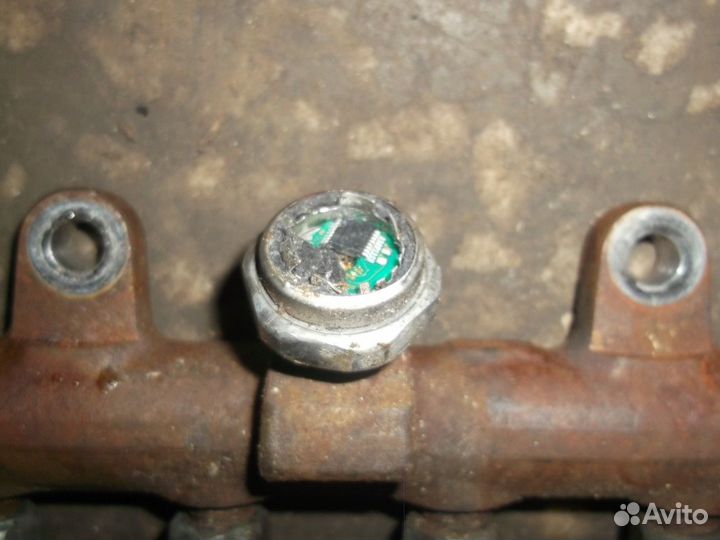 Рейка топливная (рампа) (Renault Megane)