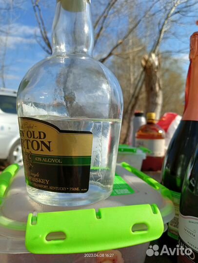 Бутылка стеклянная