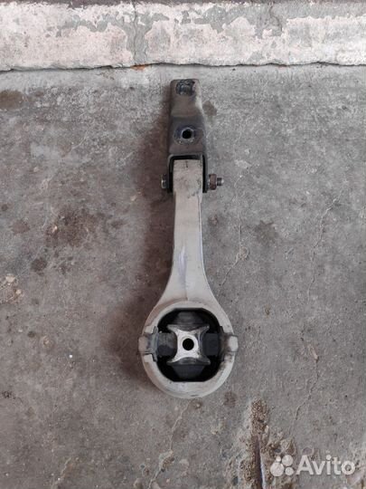 Подушка двигателя задняя на volkswagen polo