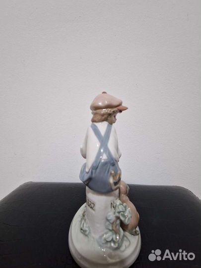 Фарфоровая статуэтка Lladr