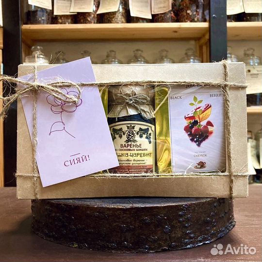 Набор с чаем и вареньем