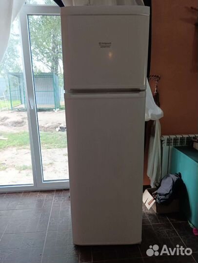 Холодильник бу Аriston не работает