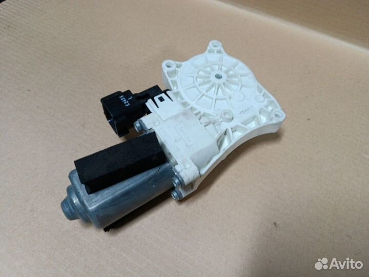 Моторчик стеклоподъёмника задний правый Jaguar F-p