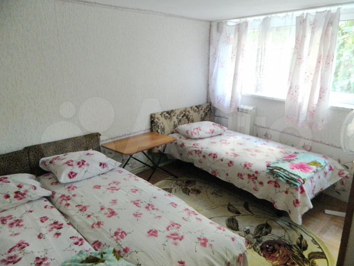 Комната 14 м² в 6-к., 2/2 эт.