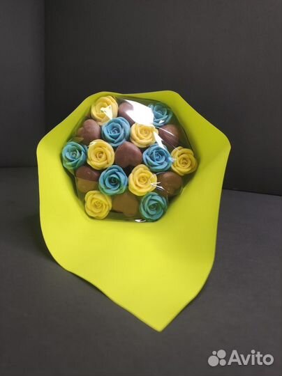 Шоколадные Розы и Сердца - 19 шт в Букете