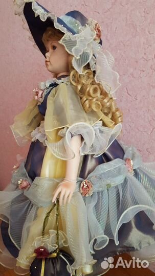 Фарфоровая кукла