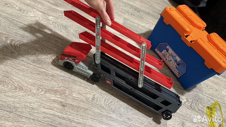 Трек, автовоз и машинки Hot Wheels