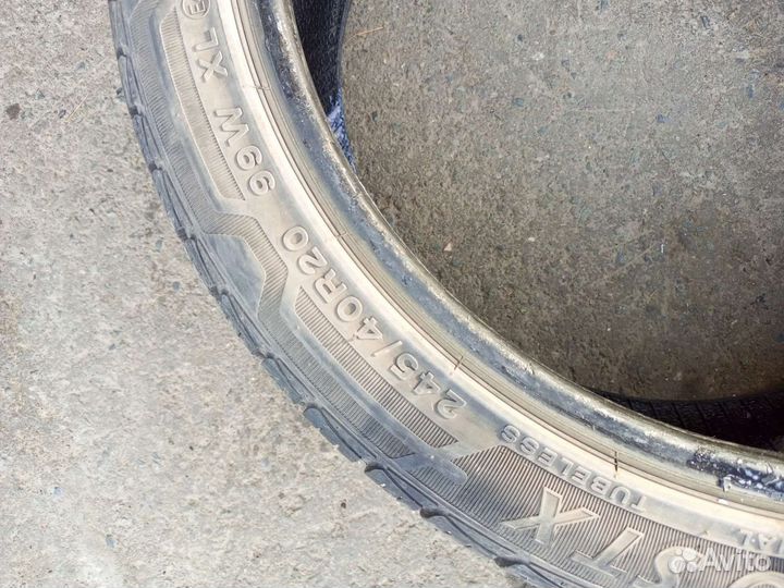 Duraturn Mozzo STX 245/40 R20