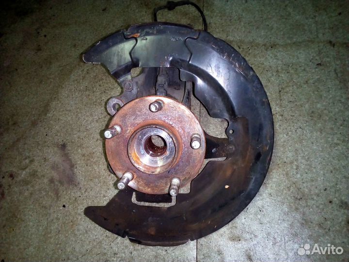 Вольво S60 S80 кулак поворотный 31201286