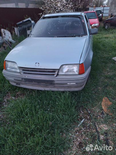 Opel kadet Капот