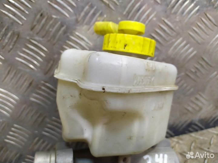 Бачок главного тормозного цилиндра Volkswagen Toua