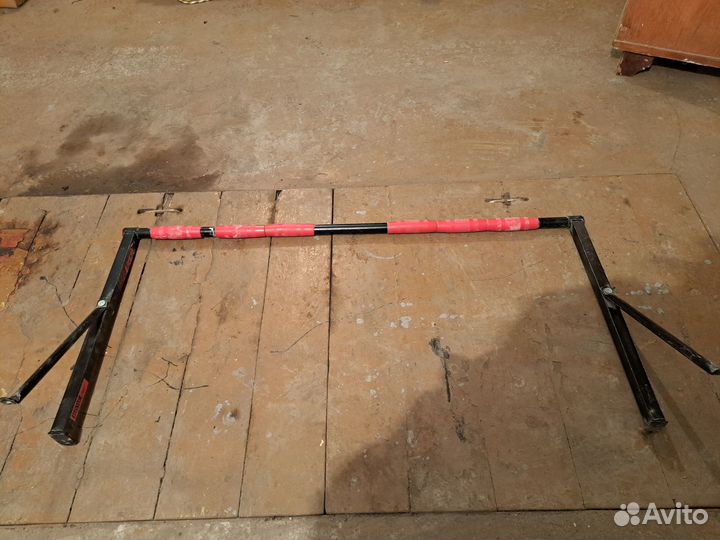 Продаю турник на стену