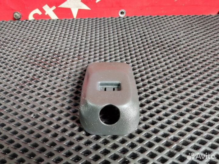 Крышка крепления хомута топливного бака