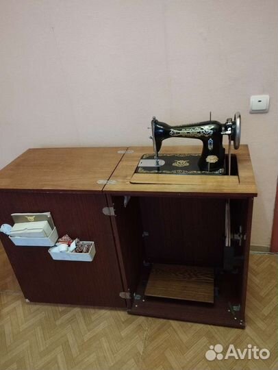 Швейная машина Singer