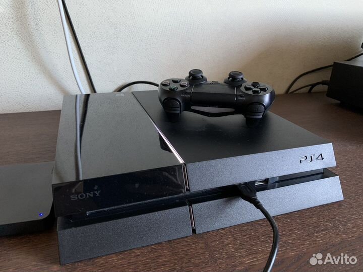 Sony Playstation 4 + джойстик + 12 игр