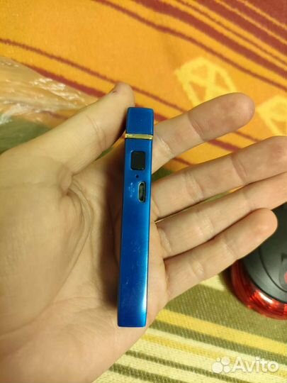 Air pods, зажигалка и фонарик