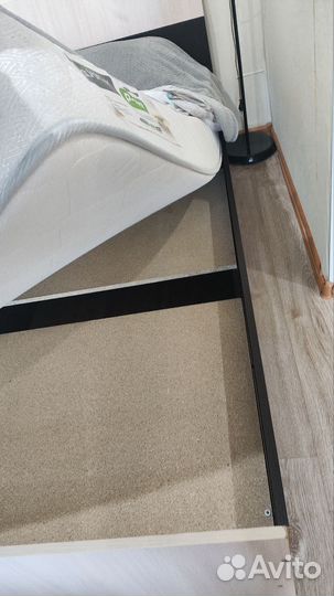 Кровать двухспальная с матрасом 160200