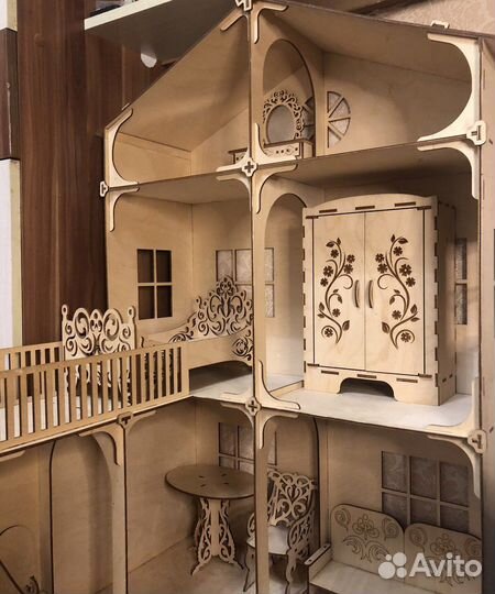 Деревянный кукольный домик с мебелью ручной работы