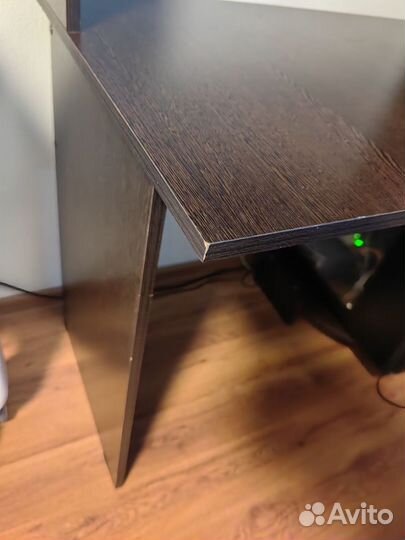 Компьютерный стол с надстройкой