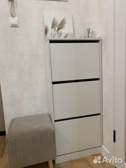 Обувница белая