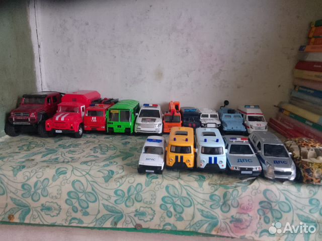 Коллекционные машинки и игрушки