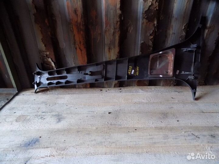 Обшивка стойки Logan 2005-2014