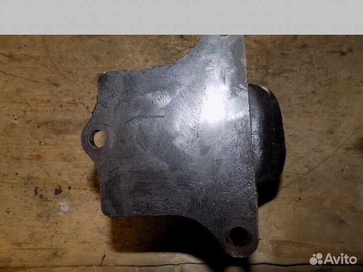 Опора двигателя левая Starex H1/Grand Starex 2007