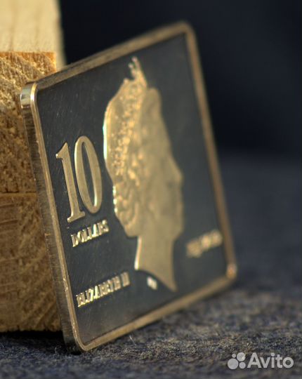 Монета 10 долларов 2012 Ночной Париж Фиджи