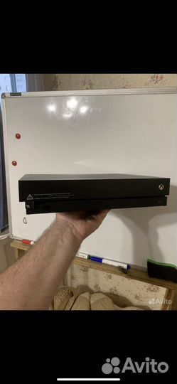 Xbox one x 1 tb с играми и дисководом