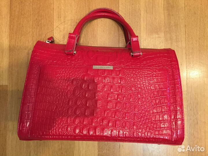 Сумка алого цвета
