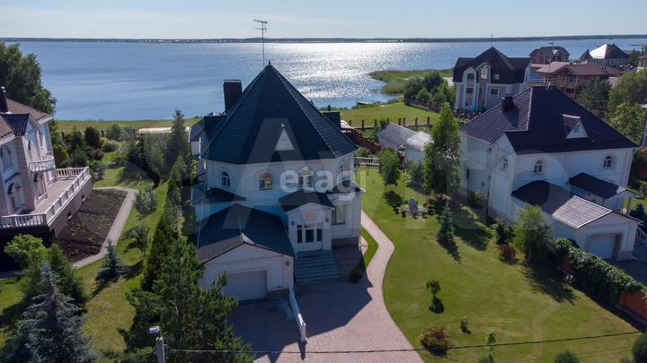 Коттедж 420 м² на участке 21 сот.