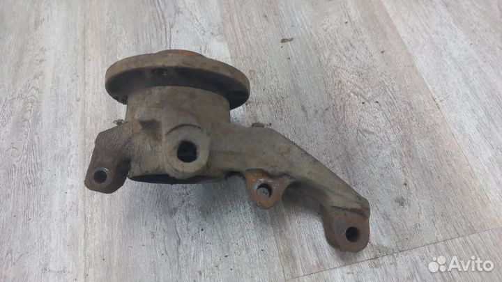 Кулак поворотный передний правый Audi 80 B3 1993