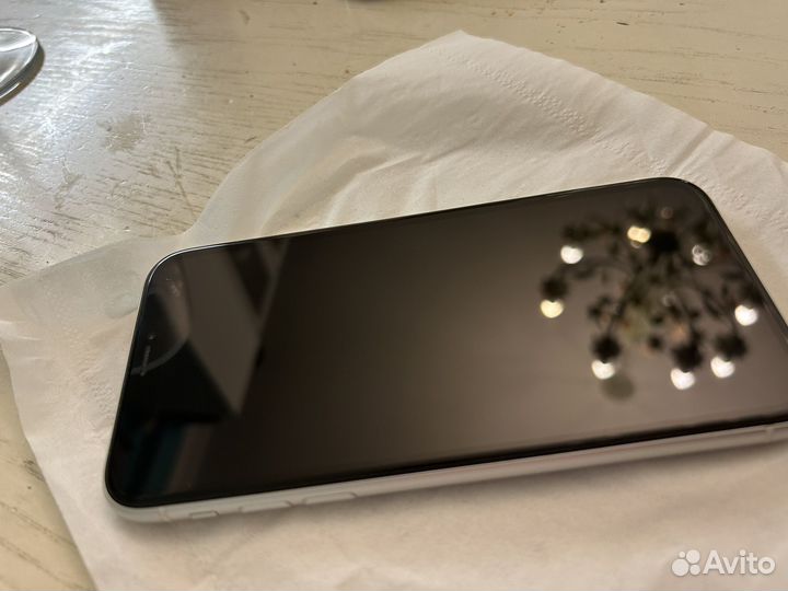 Телефон iPhone хр 128 гб